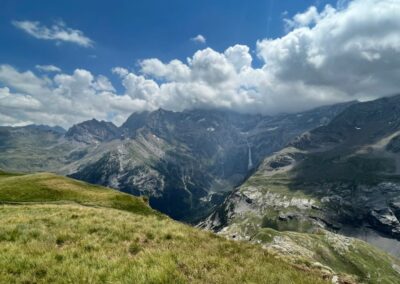 Site UNSECO de Gavarnie vu depuis au dessus du plateau de Saugé